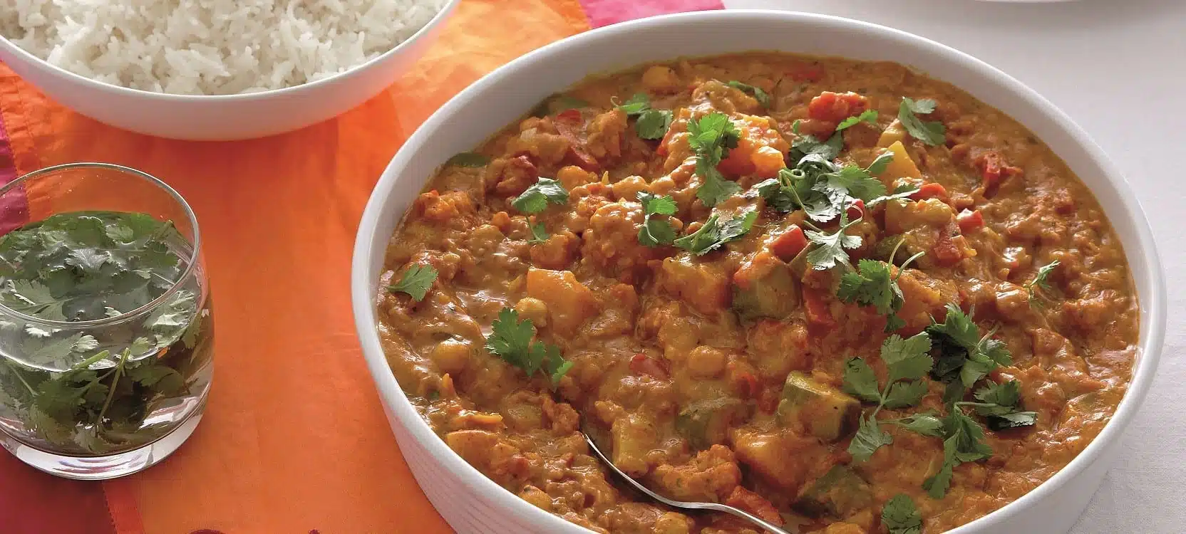 Vegetarische curry met pompoen en bloemkool